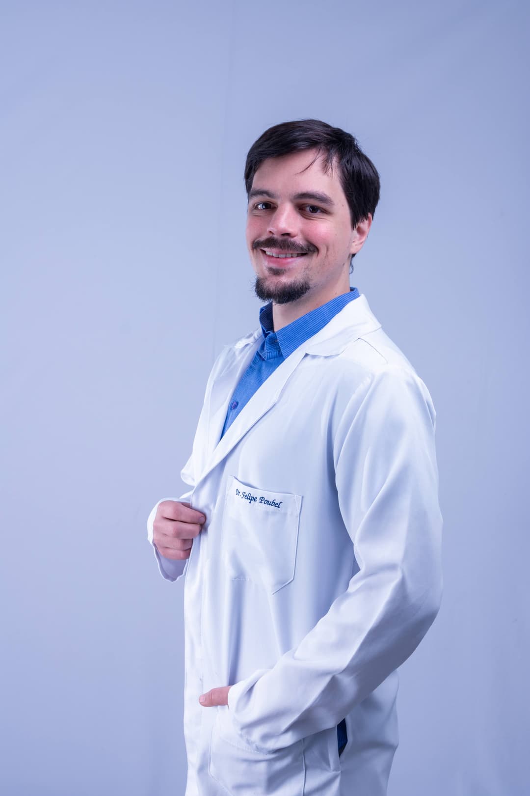 Dr. Felipe Poubel, especialista em cirurgia geral e dermatologia